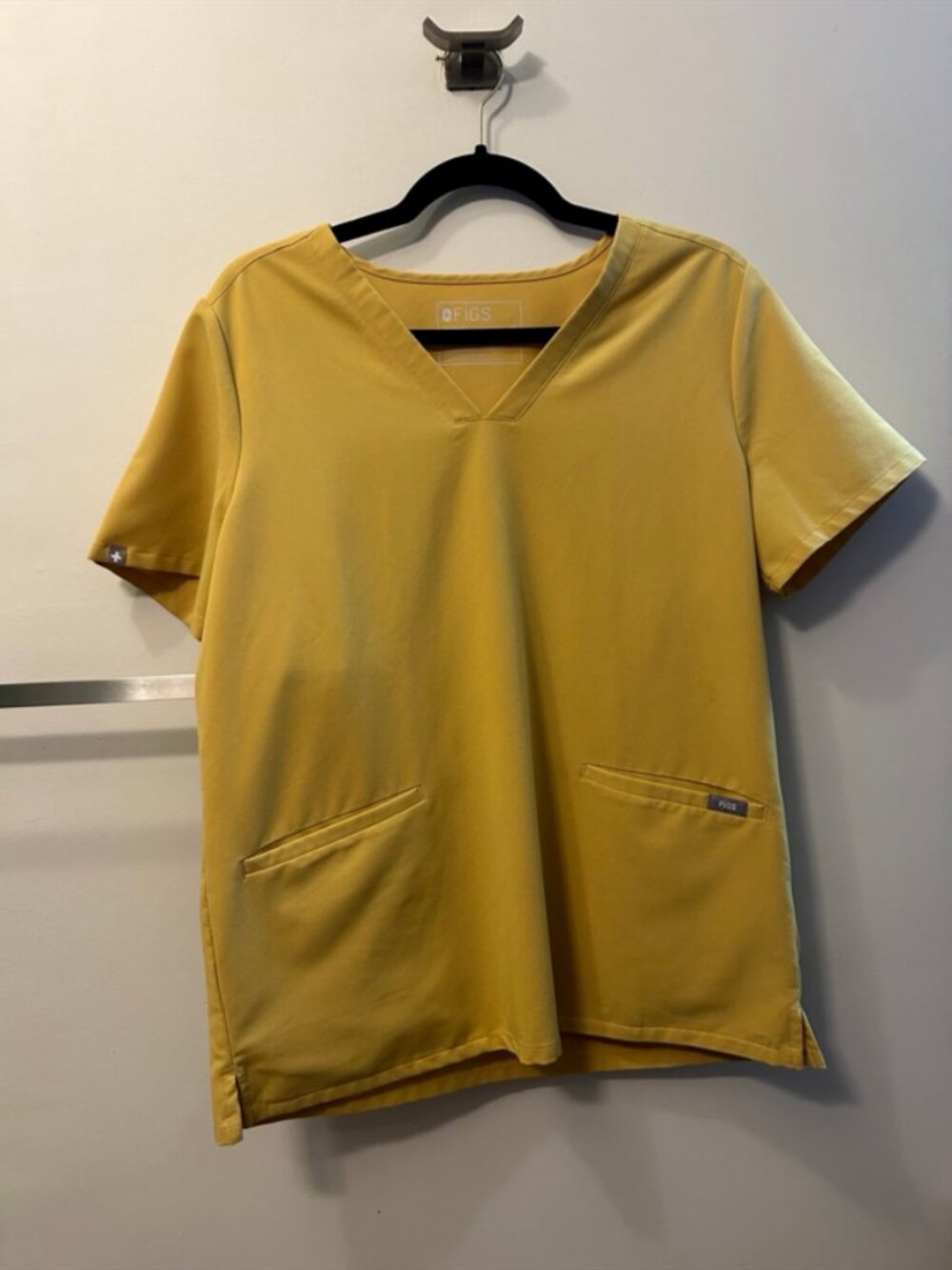 FIGS Women's Technical Casma Three-Pocket Scrub Top Medium M Yellow FW1100